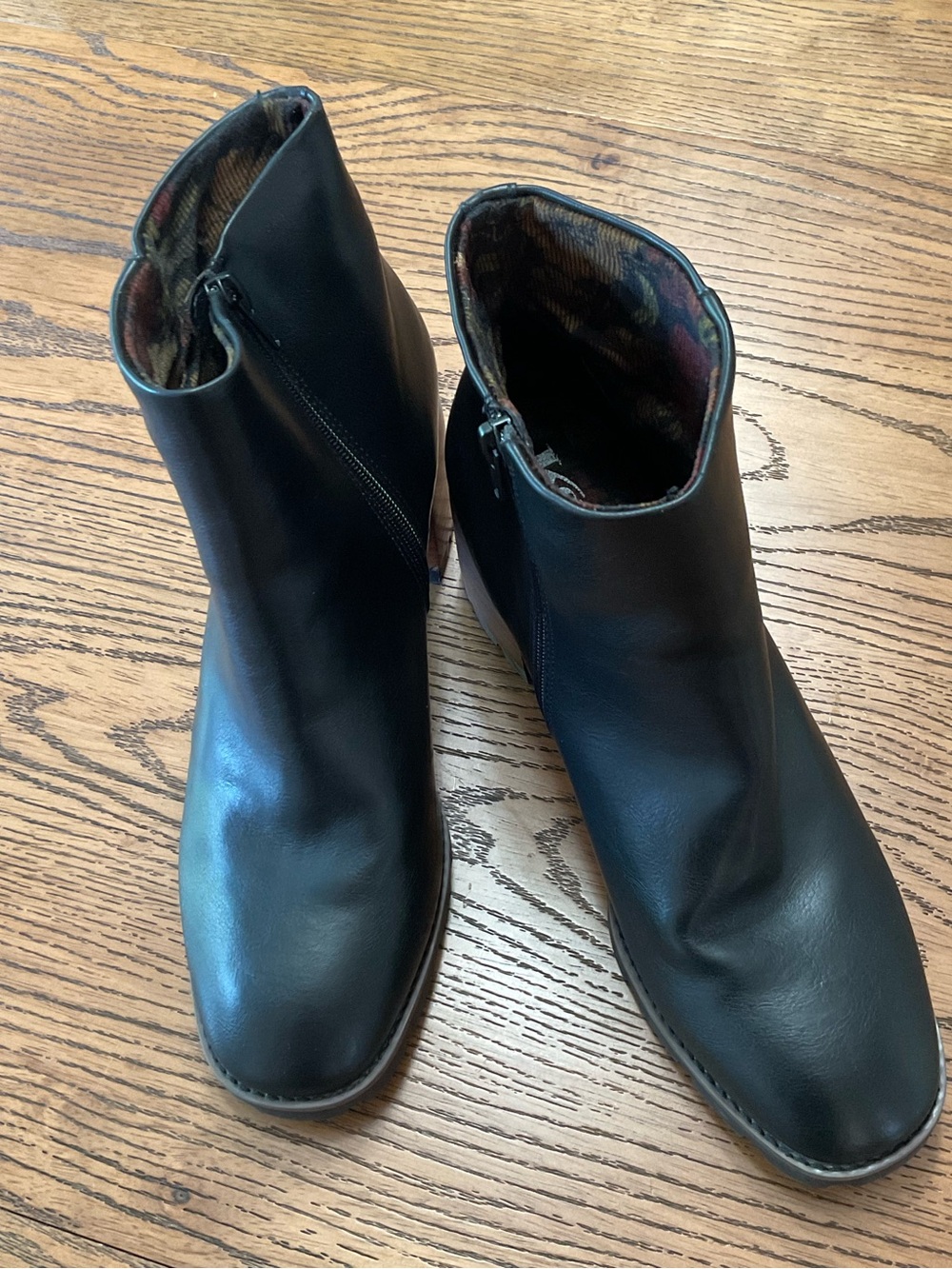 Korks - Black Wooden Heel Lug Sole Ankle Boots Size 10